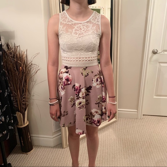 Ardene Women’s Lace and Floral Sleeveless Dress 🌸Size XS - Picture 5 of 17